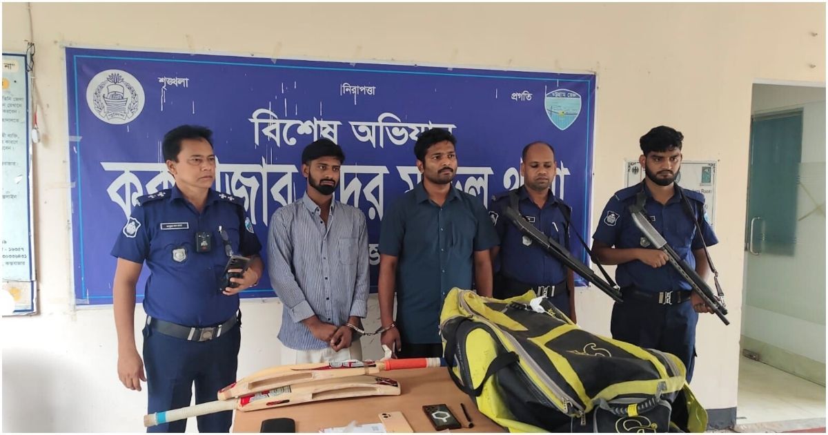 কক্সবাজার বিমানবন্দরে ক্রিকেট ব্যাট থেকে ৫ হাজার ১০০ ইয়াবাসহ দুইজন আটক