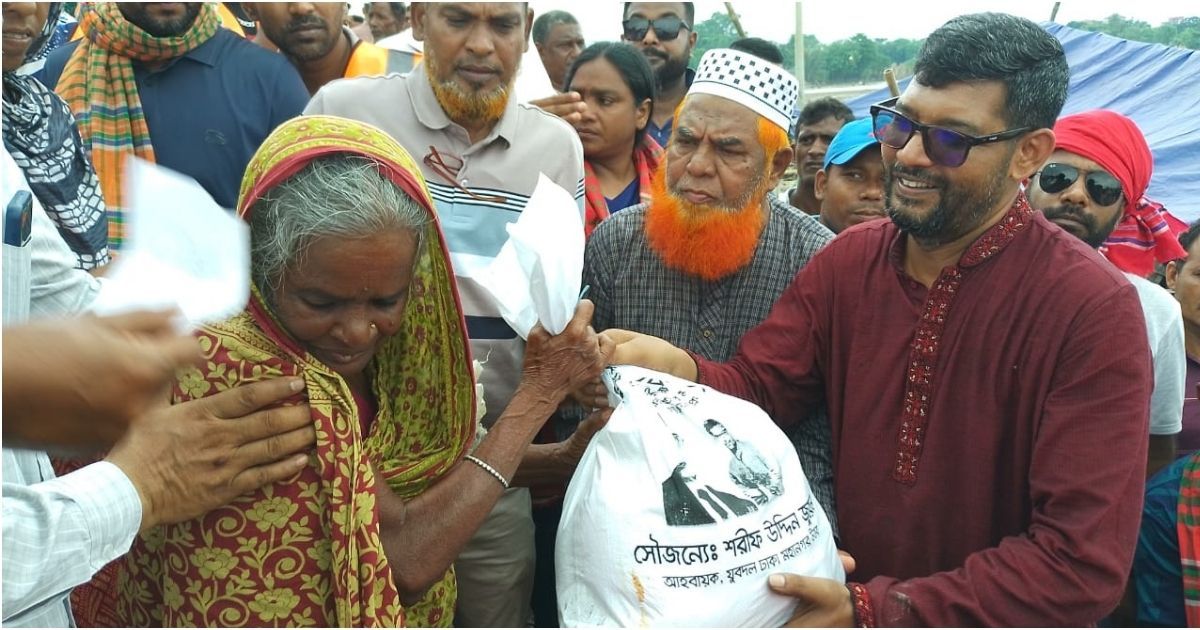 কুষ্টিয়ার দৌলতপুরে পানিবন্দী পরিবারের জন্য ত্রাণ বিতরণ শরীফ উদ্দিন জুয়েলের নেতৃত্বে