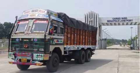 আড়াই বছর পর বেনাপোল দিয়ে পেঁয়াজ আমদানি শুরু