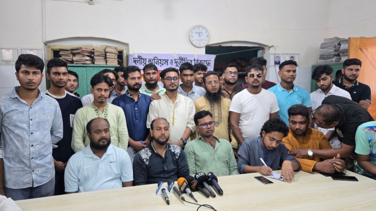 নওগাঁয় গণঅধিকার পরিষদের শতাধিক নেতাকর্মীর পদত্যাগ