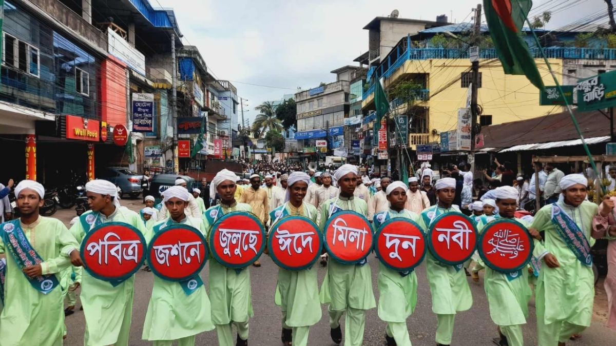 রাঙামাটিতে হাজারো মানুষের উল্লাসে ঈদে মিলাদুন্নবীর জুলুস