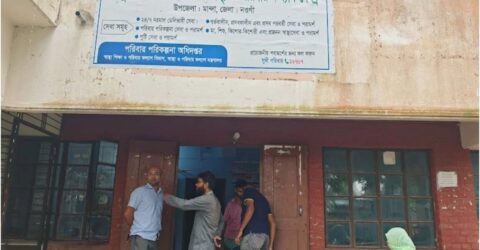 নবজাতক শিশুকে মায়ের আঁচলে ফেলে রেখে পালালেন মা, নওগাঁয় চাঞ্চল্য