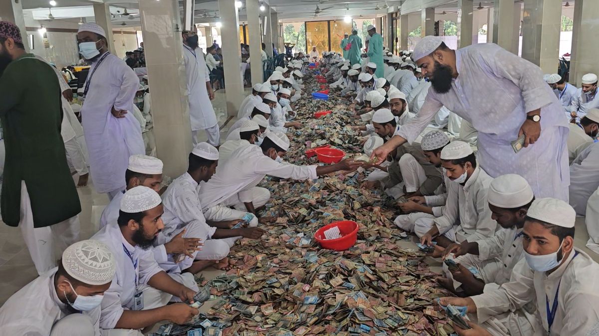 কিশোরগঞ্জের পাগলা মসজিদের দানবাক্সে এবার মোট ১২ কোটি ৯ লাখ ৩৭ হাজার টাকা পাওয়া গেছে