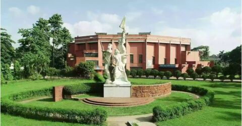বাকৃবিতে বহিরাগতদের হামলার ঘটনায় বিভিন্ন সংগঠন নিন্দা ও প্রতিবাদ জানিয়েছে