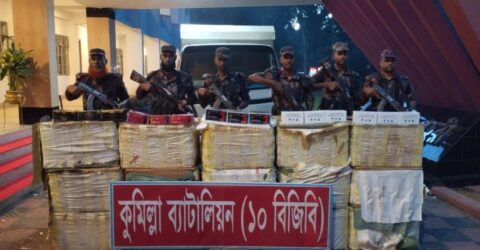 কুমিল্লায় বিজিবির অভিযানে ৫ কোটি টাকার ভারতীয় মোবাইল ডিসপ্লে জব্দ