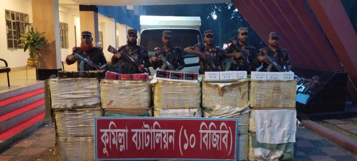 কুমিল্লায় বিজিবির অভিযানে ৫ কোটি টাকার ভারতীয় মোবাইল ডিসপ্লে জব্দ