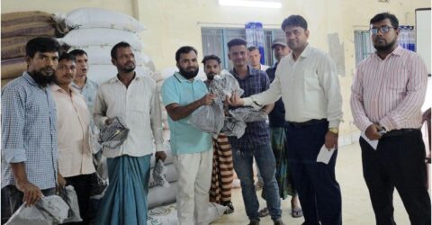 টাঙ্গাইলের ভূঞাপুরে ২০০ কৃষক পেলেন বিনামূল্যে সার ও মাসকলাই বীজ