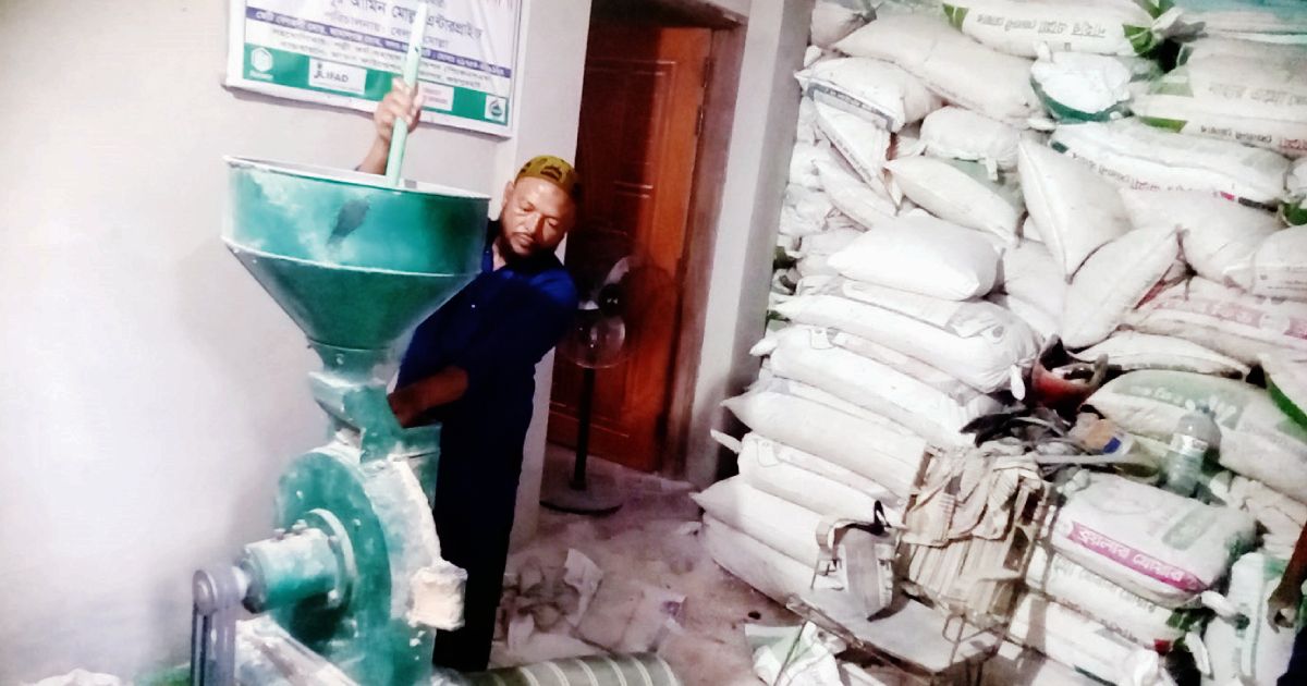 জয়পুরহাটে ডিমের খোসা থেকে পাউডার তৈরি করে স্বাবলম্বী উদ্যোক্তা