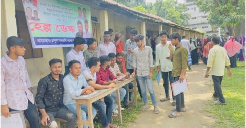 ভালুকায় দরিদ্র শিক্ষার্থীদের জন্য উদ্যোগ নিলেন সরকারি কলেজ ছাত্রদল সভাপতির সহযোগিতা