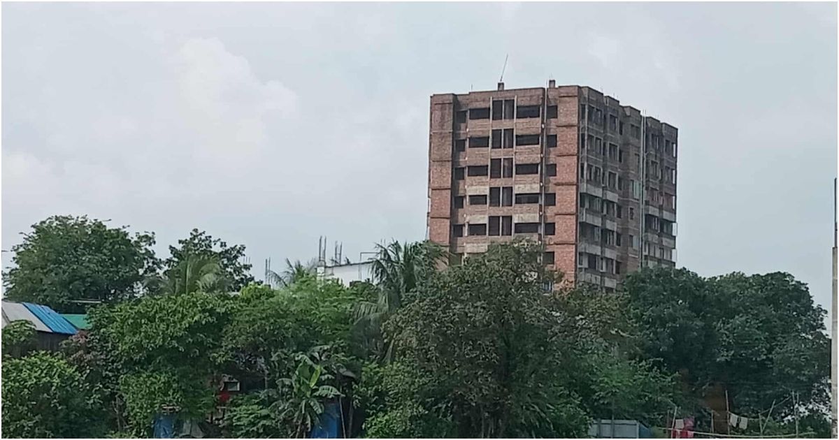 রূপগঞ্জে ভূমিকম্পের ঝুঁকি বাড়ছে; নকশা ছাড়াই অবৈধ ভবন নির্মাণ অব্যাহত