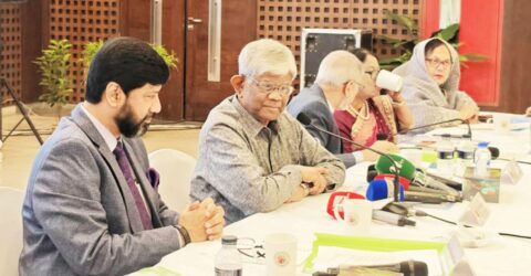 বাংলাদেশের আর্থিক খাত ব্যাংক ঋণে অতিরিক্ত নির্ভরশীল: অর্থ উপদেষ্টা