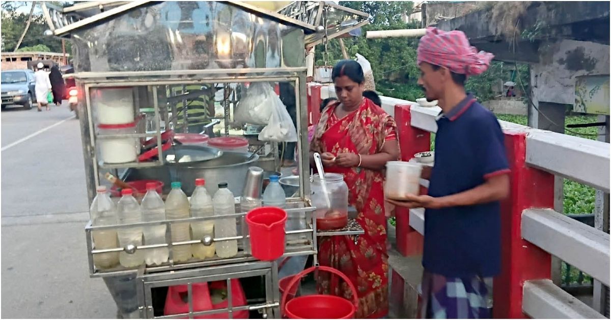 দুই সন্তানের স্বপ্নের জন্য কঠোর পরিশ্রমে এগিয়ে যাচ্ছেন চটপটির বিক্রেতা দীপক ও শম্পা