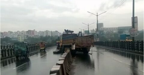 কাঁচপুর ব্রিজে সড়ক দুর্ঘটনায় দুই ট্রাক চালক নিহত