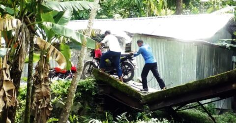 ভোলায় ভেঙে গেছে ব্রিজ, চলাচলে ভোগান্তি লক্ষাধিক মানুষের