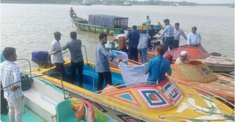 ইলিশ ধরায় ২২ দিনের নিষেধাজ্ঞা শুরু