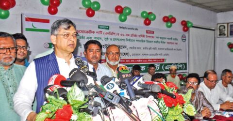 সালাহউদ্দিন আহমদ বললেন, ১৮ কোটি মানুষের ভাগ্য নিয়ে খেলা চলতে পারে না