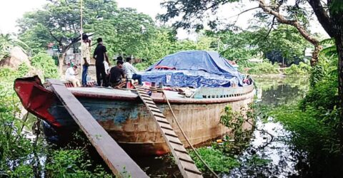 নবীনগরে মেঘনায় ছিনতাই হওয়া সারবোঝাই জাহাজ জব্দ
