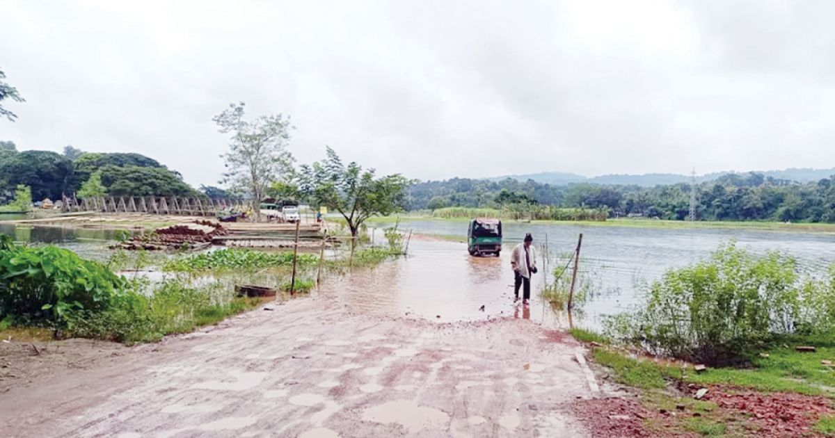 চার বছরেও শেষ হয়নি রাঙামাটির গুরুত্বপূর্ণ সেতুর নির্মাণ, যাত্রা করছে ঝুকিপূর্ণ বিকল্প পথ