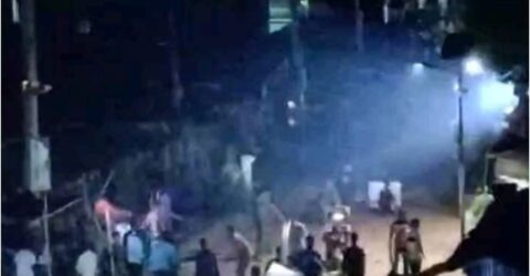 রাতে টর্চলাইট জ্বালিয়ে দুই গ্রামে সংঘর্ষ, আহত ৫০