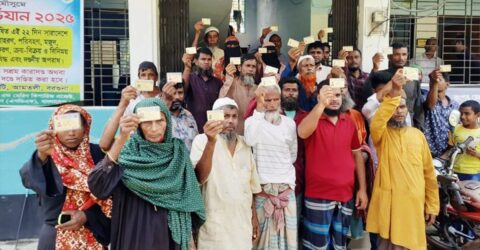 আমতলীতে জেলেদের চাল বিতরণে অনিয়ম, তদন্ত চলছে