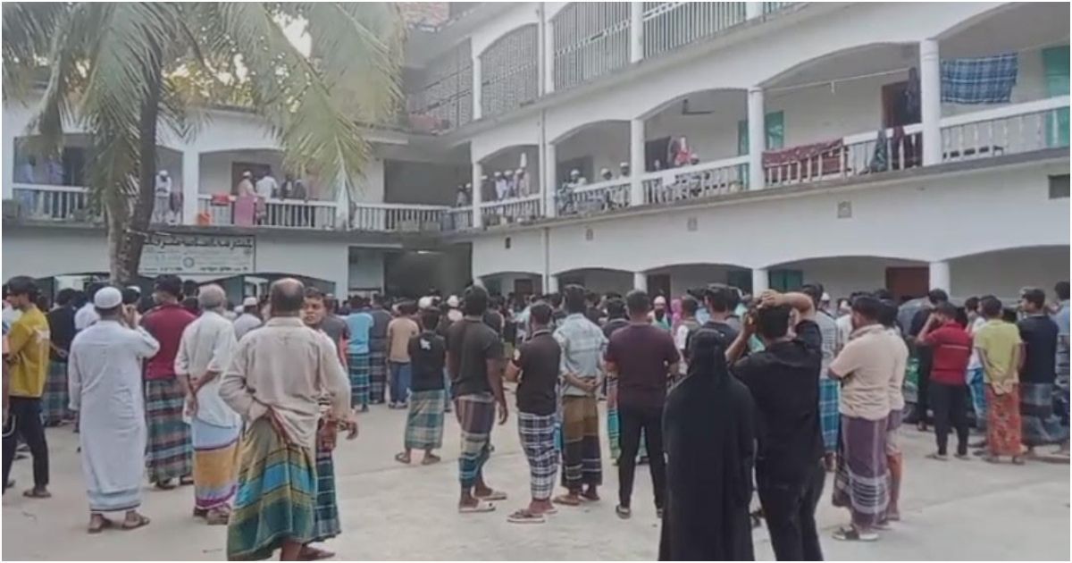 সোনাইমুড়ীতে মাদরাসায় ঘুমের মধ্যে ছাত্রকে জবাই করে হত্যা, অভিযুক্ত ছাত্র আটক
