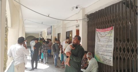 ভোটার হওয়ার জন্য ঘুষের দরকার? : জালিয়াতি আর দুর্নীতির অভিযোগে নির্বাচন অফিসে অরাজকতা