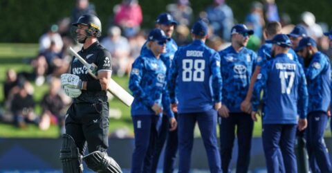 ব্রুকের ‘ওয়ানম্যান শো’ ছাপিয়ে ‘মিলেমিশে’ জয় পেল নিউজিল্যান্ড