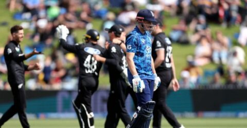 ১২ বছরের বিরতির পর ইংল্যান্ডকে ওয়ানডে সিরিজে হারাল নিউজিল্যান্ড