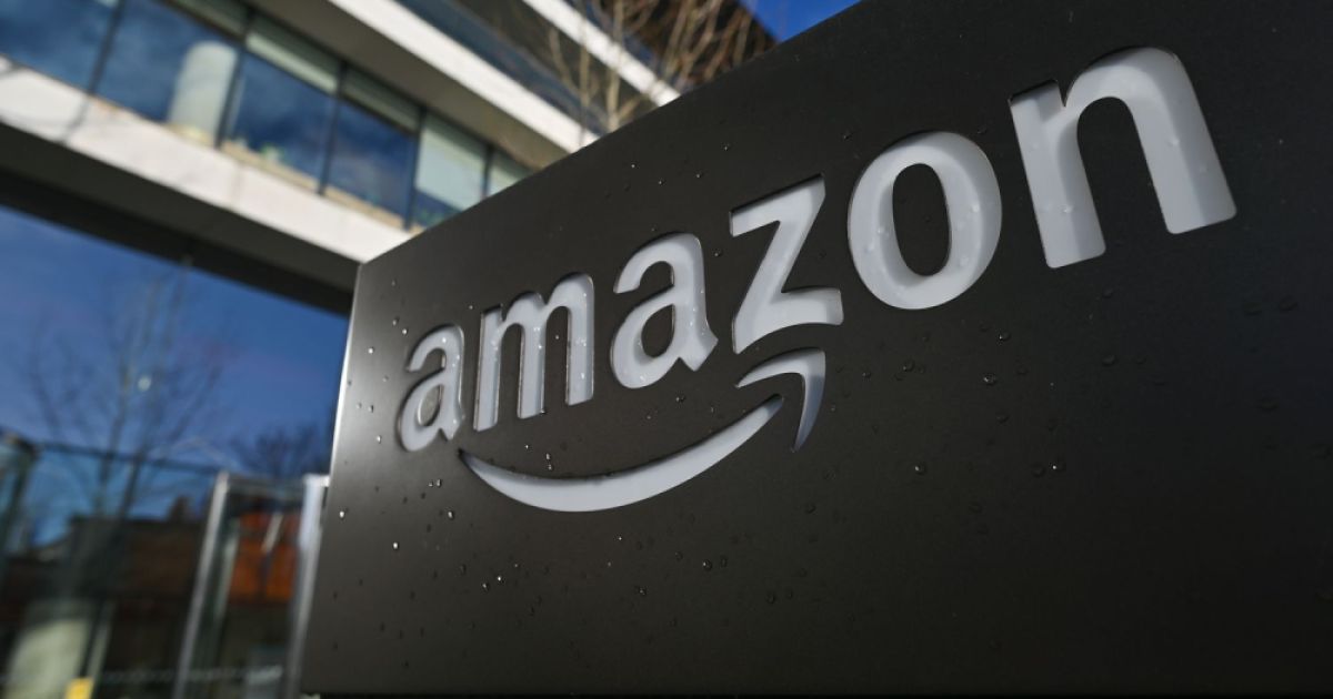 আমাজনের পার্সেল কমার সঙ্গে ইউপিএসের কর্মী ছাঁটাই