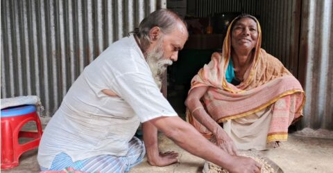 দু’পা হারিয়েও কখনো হাল ছাড়েননি ঠান্ডু মিয়া