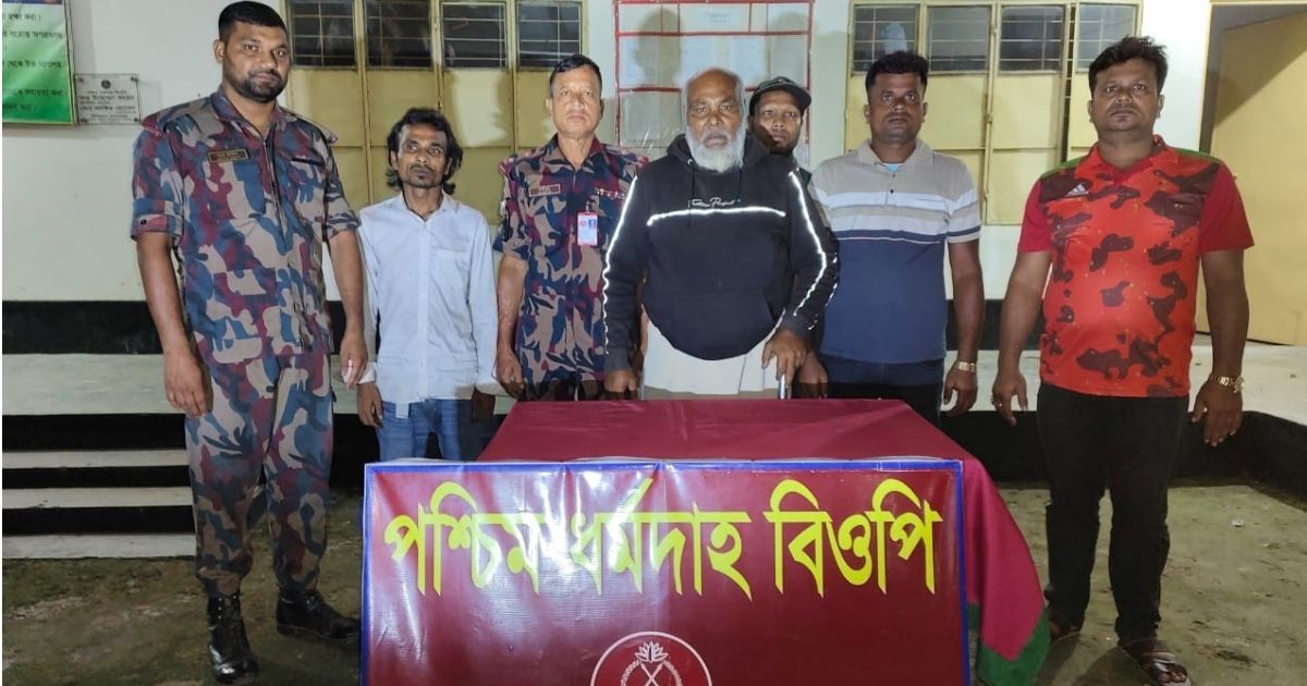 দৌলতপুর সীমান্তে মানসিক ভারসাম্যহীন বাংলাদেশি আটক, পরিবারের কাছে হস্তান্তর