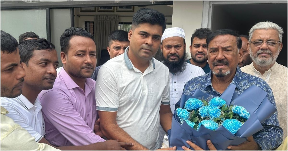 ভোলা-৩ আসনে মনোনয়ন পেয়ে হাফিজ উদ্দিনকে ফুলেল শুভেচ্ছা মলংচড়া ইউনিয়ন বিএনপির