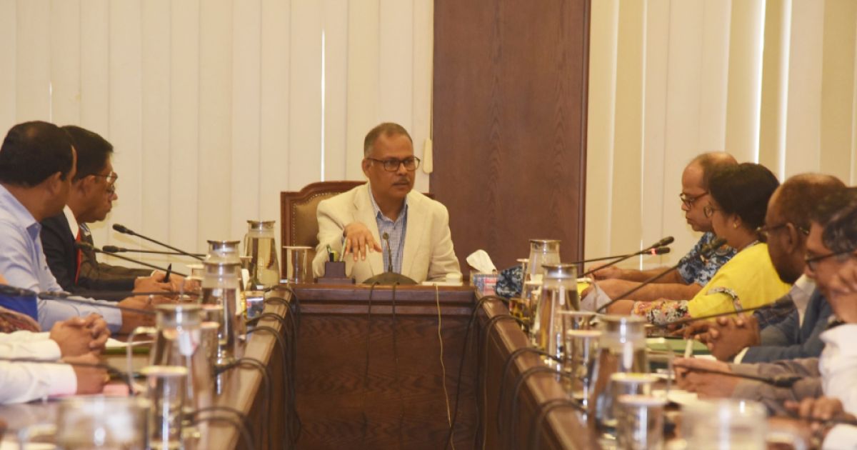 ডেঙ্গু নিয়ন্ত্রণে মশার ঔষধের সঠিক ব্যবহার ও বাসাবাড়িতে এডিস মশার লার্ভা তদারকি কার্যক্রম শুরু