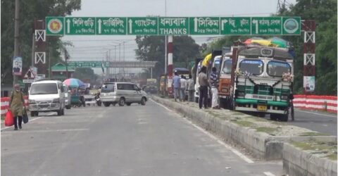 তেঁতুলিয়া বাংলাবান্ধা স্থলবন্দর দিয়ে ৮১ ট্রাকে ১০০৭০১ টন আলু রপ্তানি