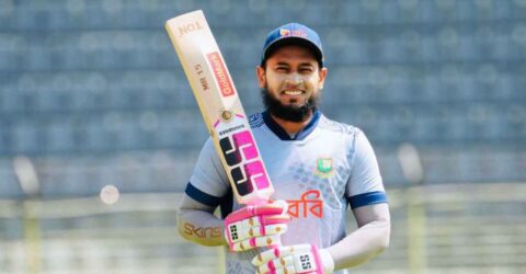 শততম টেস্টে মুশফিকের জন্য বিশেষ সম্মাননা