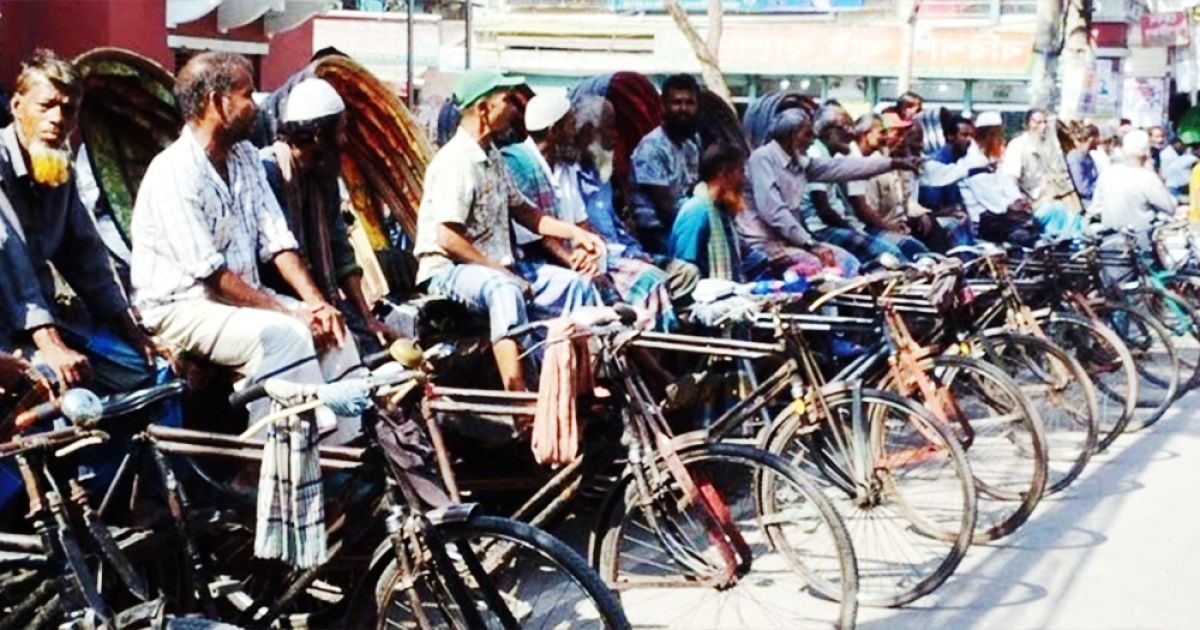 বরিশালে ব্যাটারিচালিত রিকশা নিষিদ্ধের দাবিতে মানববন্ধন ও প্রতিবাদ বিক্ষোভ