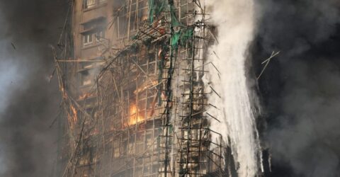 হংকংয়ে ভয়াবহ অগ্নিকাণ্ডে নিহতের সংখ্যা বেড়ে ৯৪