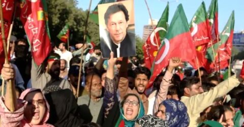 পাকিস্তানে ইমরান খান ইস্যুতে ব্যাপক বিক্ষোভের হুঁশিয়ারি