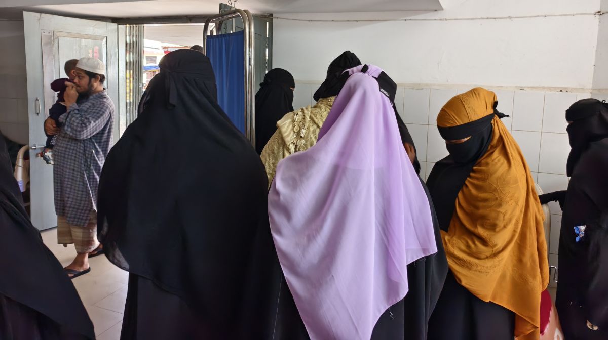 সেন্টমার্টিন নৌরুটে স্পিডবোট ডুবি: মা- মেয়ের করুণ মৃত্যু