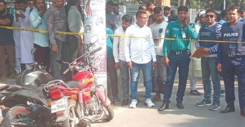 খুলনায় আদালতের সামনে দুজনকে গুলি ও কুপিয়ে হত্যা