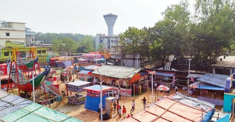 নওগাঁয় অনুমতিহীন স্কুল মাঠে মেলা, ক্ষোভে ফুঁসছে জনতা