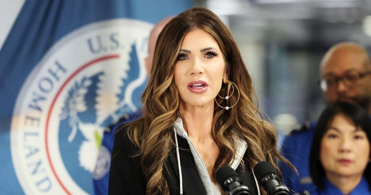 বিশ্বের ৩০ দেশের নাগরিকদের যুক্তরাষ্ট্রে প্রবেশে নিষেধাজ্ঞা