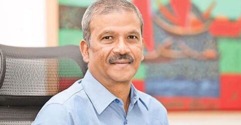 প্রবাসীদের জন্য মোবাইল ফোন সংক্রান্ত স্পষ্ট নির্দেশনা: আইন উপদেষ্টার অবহিতকরণ