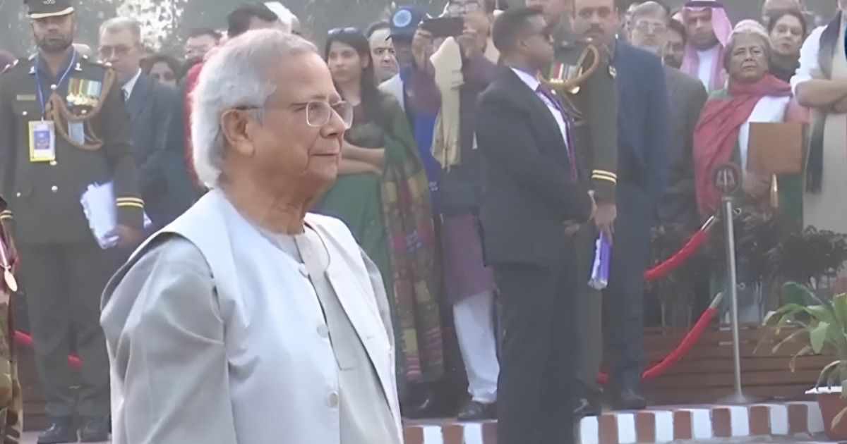 জাতীয় স্মৃতিসৌধে প্রধান উপদেষ্ঠার শ্রদ্ধা, ৩১ বার তোপধ্বনিতে বিজয় দিবসের উদ্বোধন