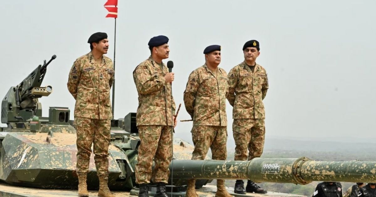 ট্রাম্পের গাজা পরিকল্পনায় পাকিস্তানের সেনাপ্রধান আসিম মুনিরের মুখোমুখি যুক্তরাষ্ট্রের চাপ