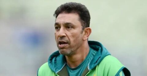 পাকিস্তানের কোচের পদ থেকে আজহার মাহমুদের বিদায়, চার বছরে সপ্তম কোচ বদল