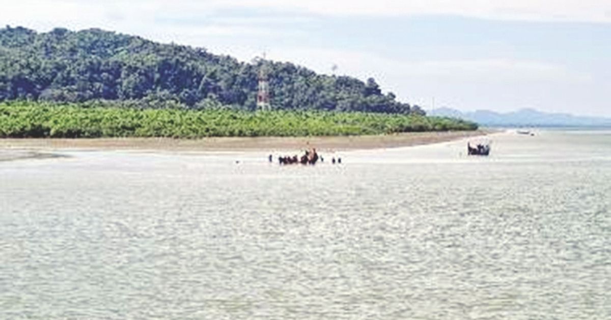 নাফ নদীর পাড়ে উদ্বেগ আর আতঙ্ক, সীমান্তে ফের ছড়াচ্ছে সংঘর্ষ