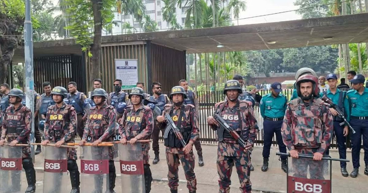 ওসমান হাদির দাফনকে কেন্দ্র করে ঢাবি এলাকায় কঠোর নিরাপত্তা