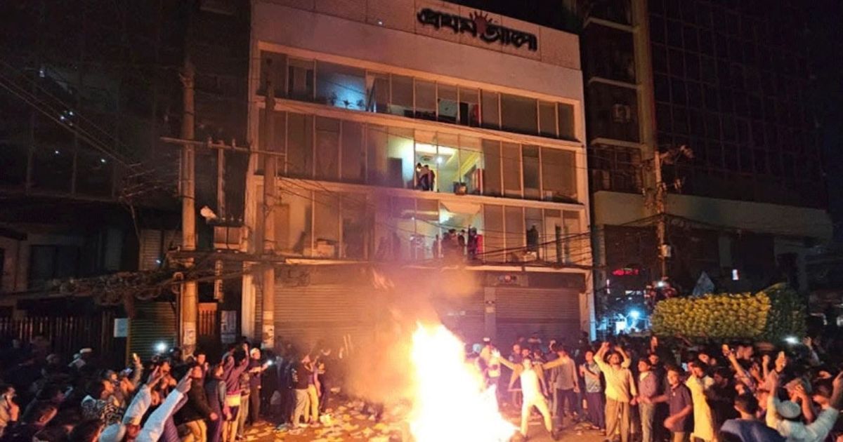 প্রথম আলো ও ডেইলি স্টারে হামলা: লক্ষাধিক টাকা লুট করে টিভি-ফ্রিজ কিনলেন নাঈম