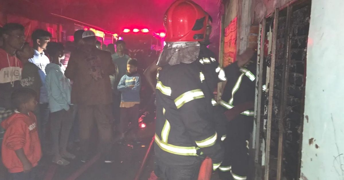গাজীপুরে তুলা ফ্যাক্টরিতে ভয়াবহ অগ্নিকাÐণ্ড